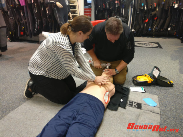React Right - CPR Training mit Defi & Beatmungsbeutel